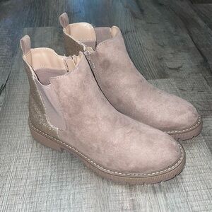 Steve Madden Boots Size 5 Tan Ankle Boot 'Howler' NEW suede gold glitter sparkle